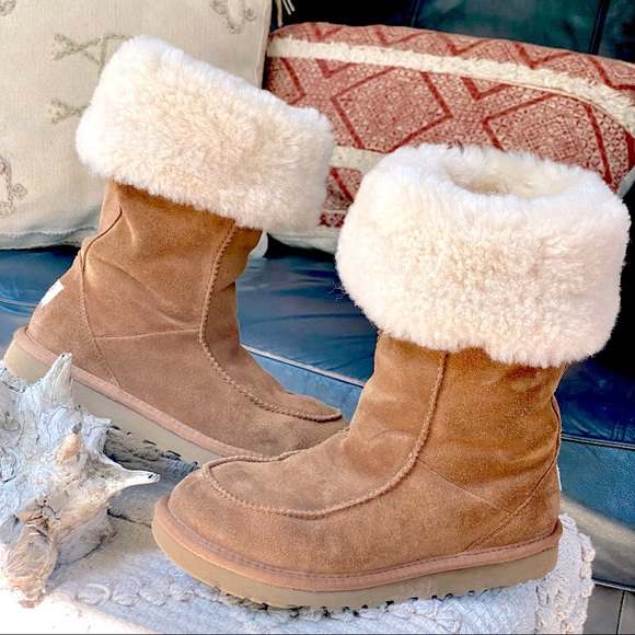 UGG Boots - Picture 1 of 8